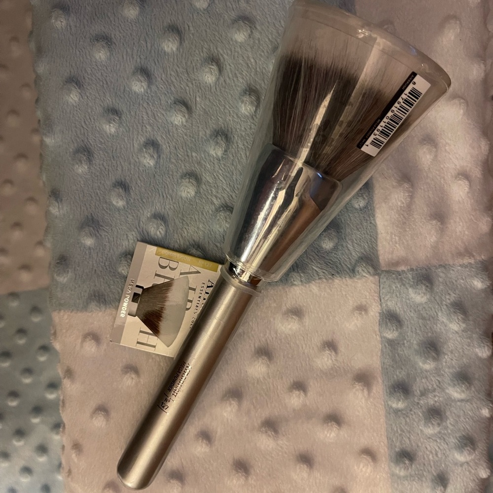 BRAN NEW IT Brush #127